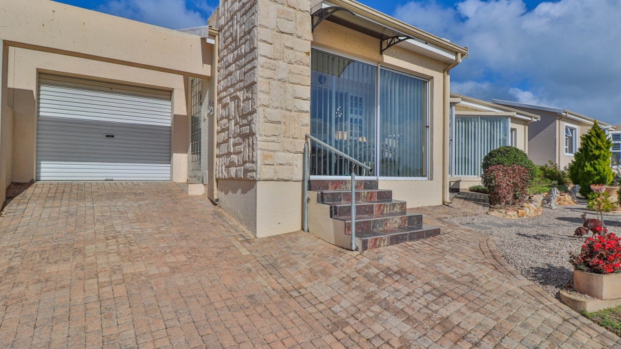 To Let 3 Bedroom Property for Rent in Heiderand Western Cape